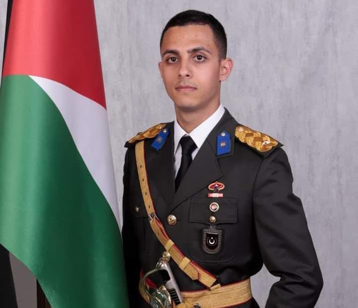 طلال الخالدي يهنئ نور الدين المساعفة بمناسبة تخرجه في الهندسة المدنية وعلوم العسكرية
