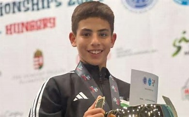 لاعب المنتخب الوطني للكيك بوكسينج عرباسي يحرز ذهبية بطولة العالم للشباب