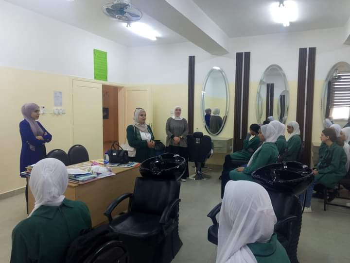 الزبن تلتقي طالبات التعليم المهني والتقني BTEC في مدرسة رجم الشامي الغربي الثانوية المختلطة
