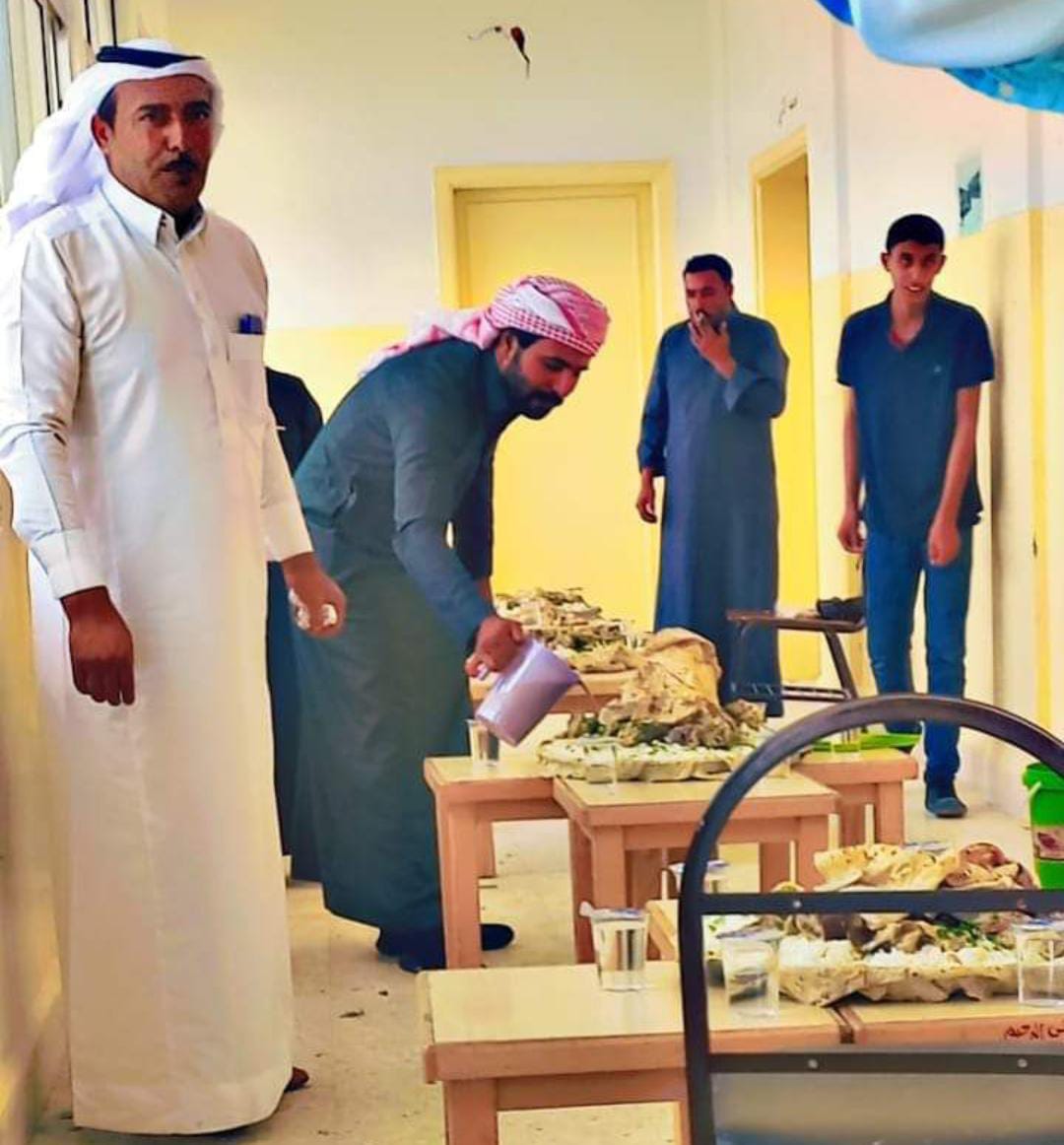 لفتة تقديرية للكوادر التربوية من المجتمع المحلي