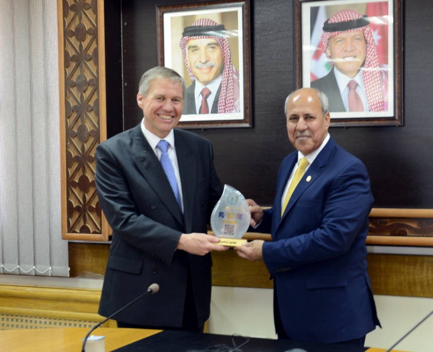 السفير البريطاني يزور جامعة الطفيلة التقنية...صور