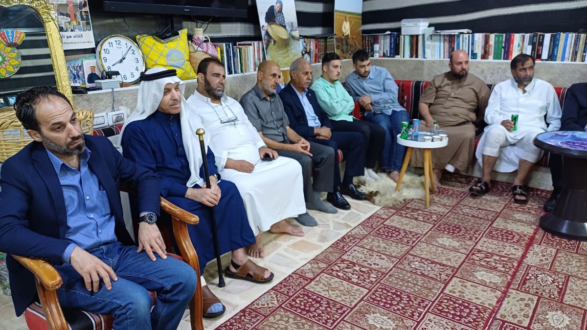 مرشح قائمة الميثاق أخو إرشيدة يلتقي رجالات عشيرة الكفيريين في الشجرة ...صور