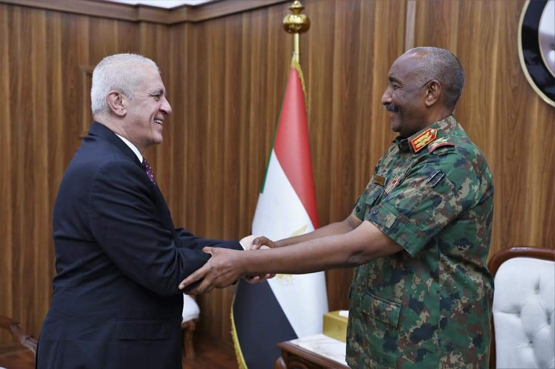 برهان  يلتقي سفير فلسطين لدى السودان ...صور
