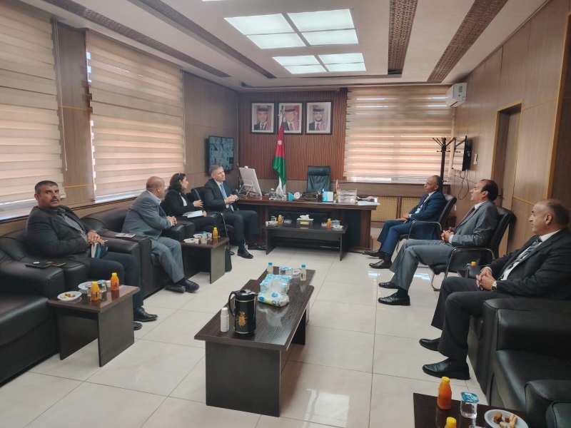 محافظ الطفيلة يلتقي السفير البريطاني
