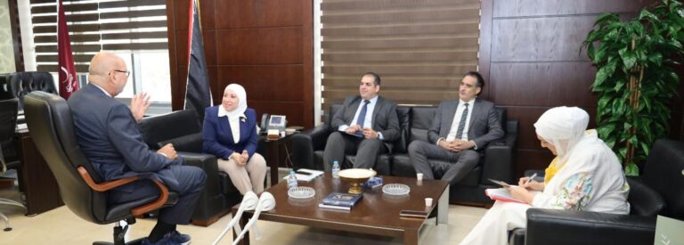 “التهتموني” تبحث والسفير التشيلي التعاون في مجالات النقل