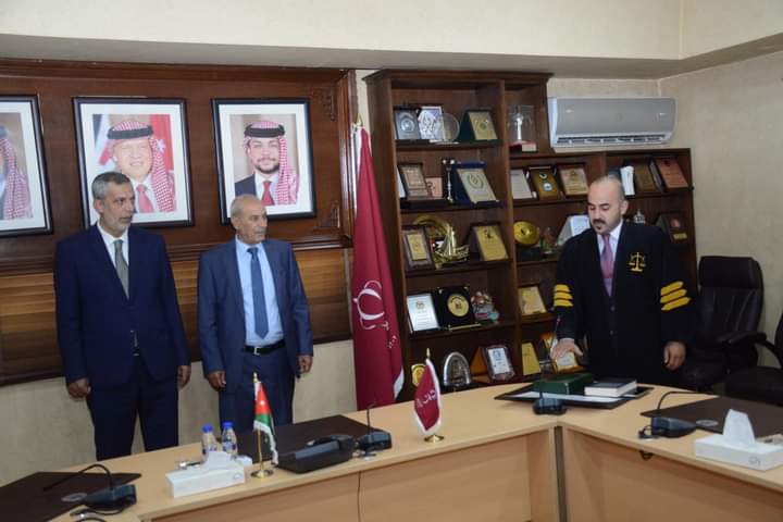 أسرة نيروز الإخبارية تهنئ اللواء المتقاعد ياسين المواجدة بمناسبة انضمام نجله إلى سجل المحامين