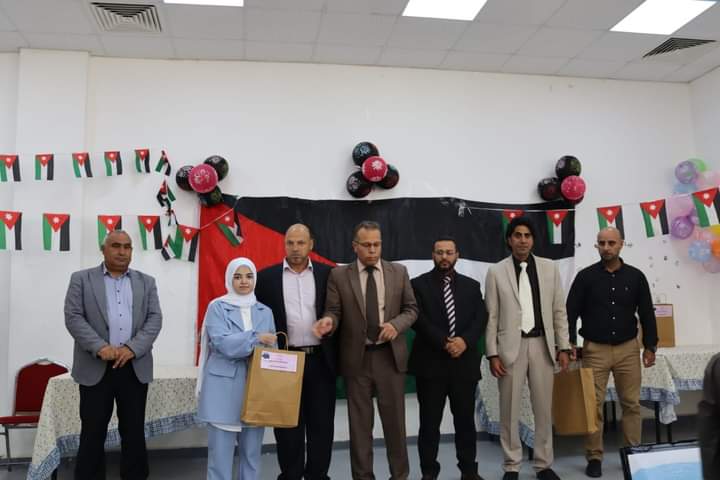 الفقير يكرم كوكبة من أوائل الطلبة في مدارس  لواء بصيرا .