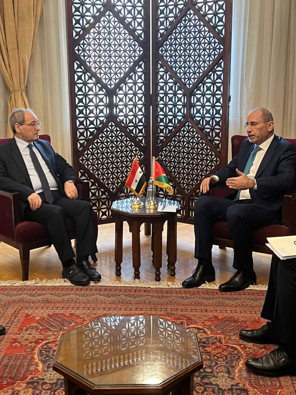 وزير الخارجية يلتقي نظيره السوري
