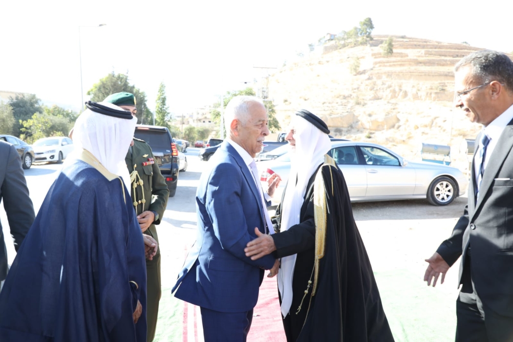 مندوبا عن الملك وولي العهد.... العيسوي يعزي عشيرة العدوان*