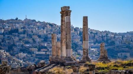 أجواء حارة نسبيًا الخميس وانخفاض قليل الجمعة