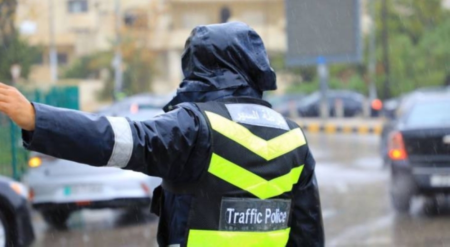 الأمن العام يجدد تأكيده على القيادة بحذر مع أولى زخات المطر