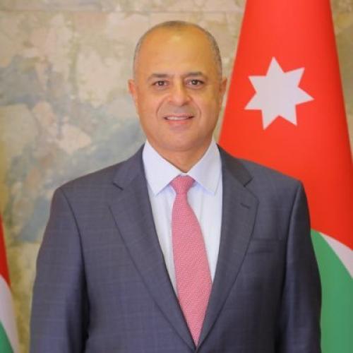 اليكم السيرة الذاتية لوزير الدولة لتطوير القطاع العام خير أبو صعيليك