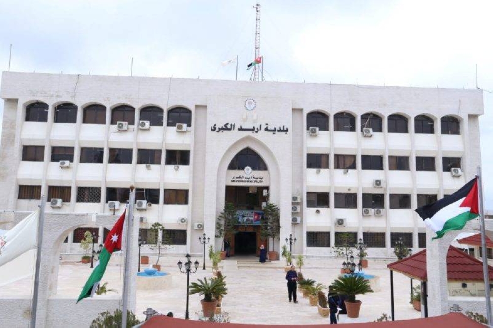 بلدية اربد الكبرى تجمع  16000 طن نفايات خلال آب الماضي