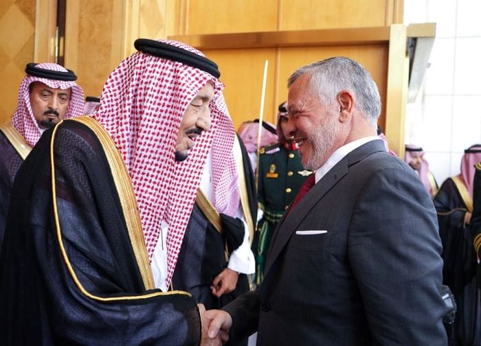 الملك يهنئ خادم الحرمين الشريفين باليوم الوطني لبلاده