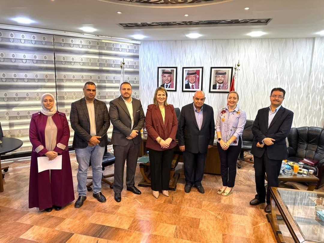 بحت تعزيز التعاون بين غرفة تجارة إربد والسفارة الإيرلندية