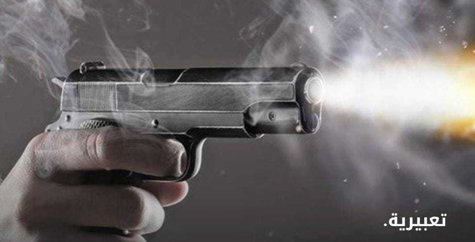 شخص يطلق النار بأحد المصانع إثر فصله من العمل ويصيب شخصين بعيارات نارية بالعقبة