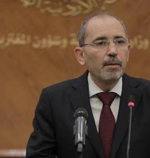 الصفدي يطير إلى بيروت