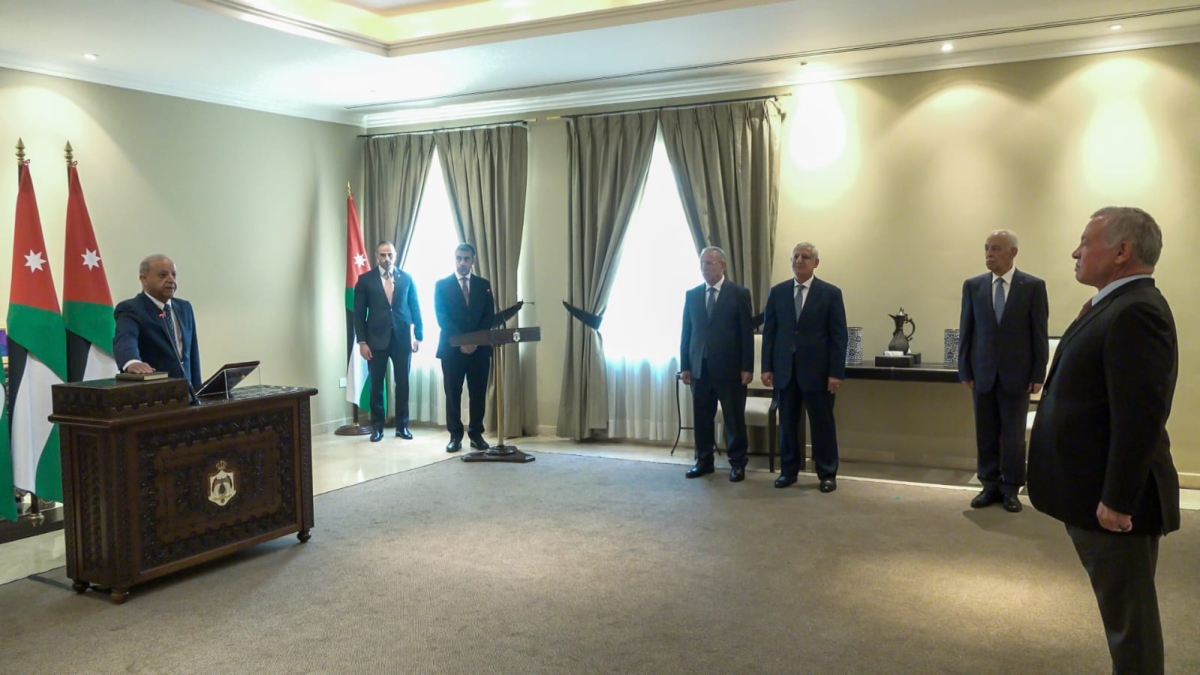 العبابنة يؤدي اليمين القانونية أمام الملك