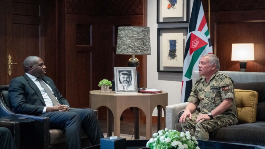الملك يؤكد لوزير الخارجية البريطاني ضرورة خفض التصعيد بالإقليم