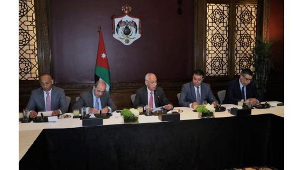 متابعة لزيارة الملك للطفيلة.. العيسوي يلتقي وجهاء وممثلين عن أبناء وبنات المحافظة