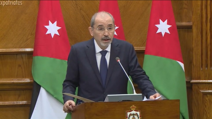 وزير الخارجية يبدأ زيارة عمل إلى برشلونة