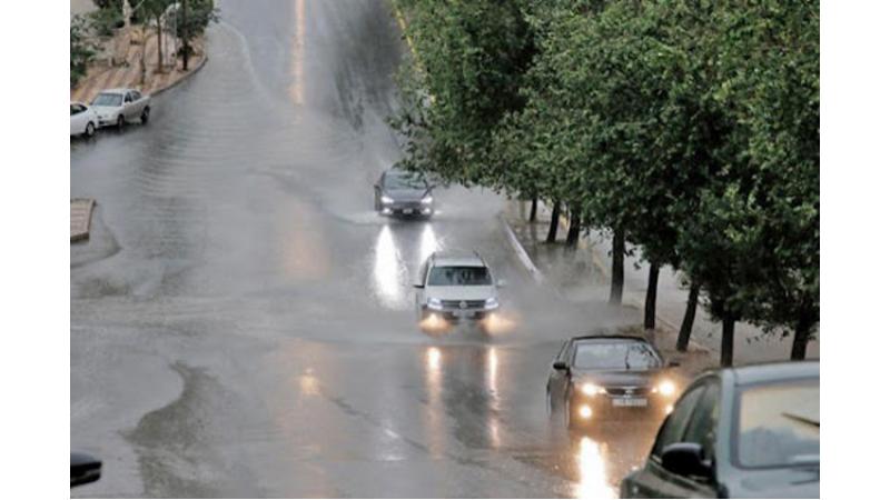 زخات مطرية رعدية وتحذير من تشكل السيول الأربعاء