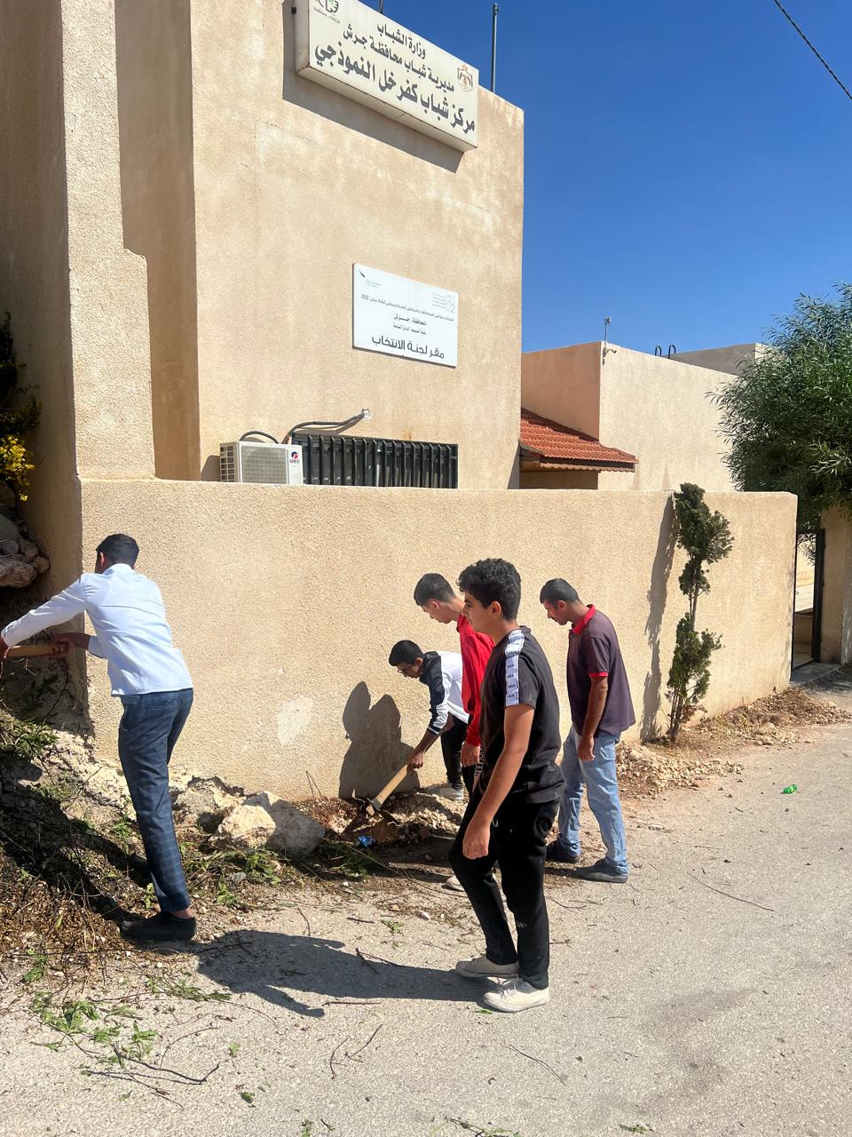 مركز شباب كفرخل ينظم يوم عمل تطوعي للحفاظ على الثروة الحرجية.