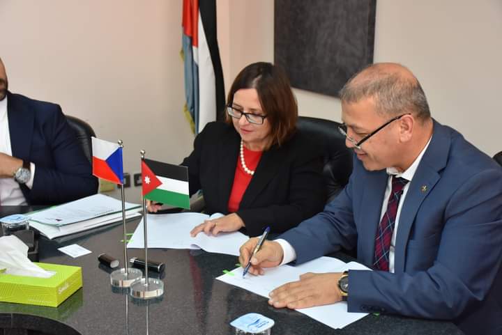 مستشفى الملك المؤسس وسفارة التشيك يوقعان اتفاقية المرحلة الثالثة للمنحة الطبية