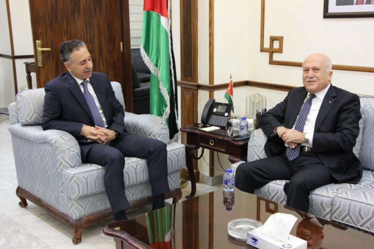 وزير الصناعة والتجارة يبحث مع نظيره الفلسطيني سبل التعاون الاقتصادي‎
