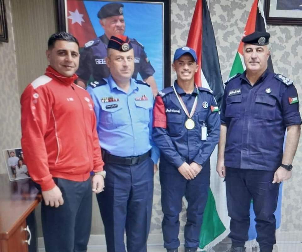 العميد طاشمان يكرم  اللاعب زيد البيطار لحصوله على الميداليه الذهبيه