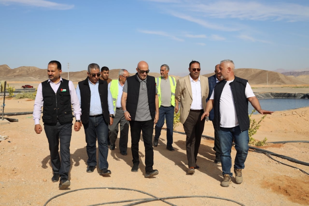 وزير المياه والري يتفقد عدة مشاريع تنموية  في وادي عربة