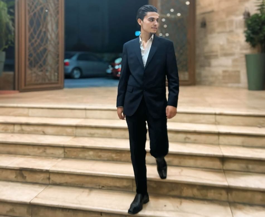 الحوري يصدر كتابه الأول بعنوان اكتب عنكِ لا اليكِ 