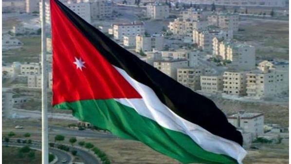عاجل ..رئيس الوزراء  و وزير الداخلية  ومدير الأمن العام  يعودون مصابي الأمن العام