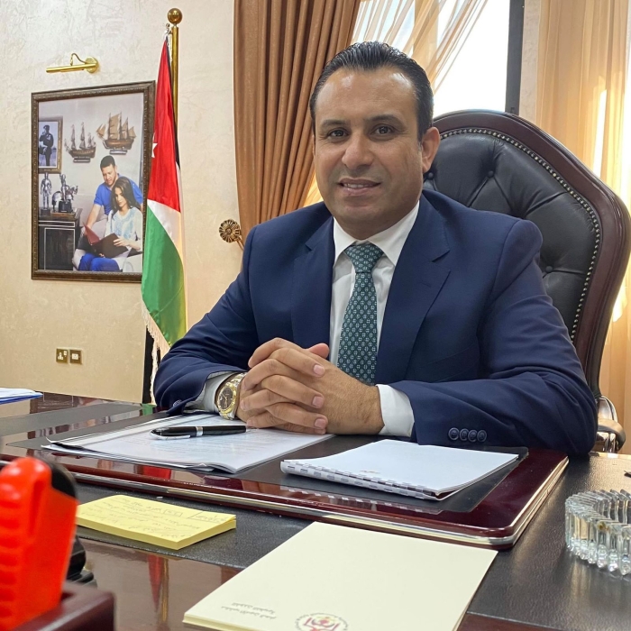 الدكتور نواف العجارمة الطود والسند والسنديانة