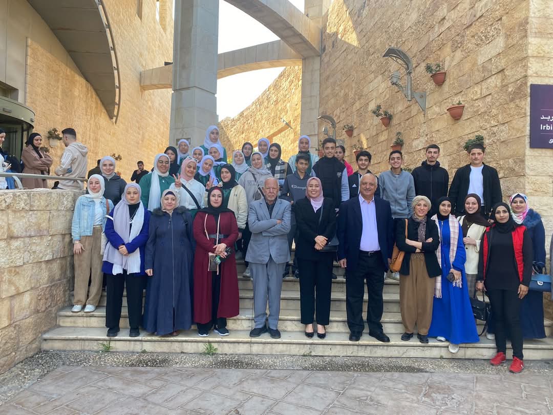 الشخاتره  يرعى نشاطًا  نظمه نادي الكتاب لمناقشة رواية جدارية الذكريات الملونة