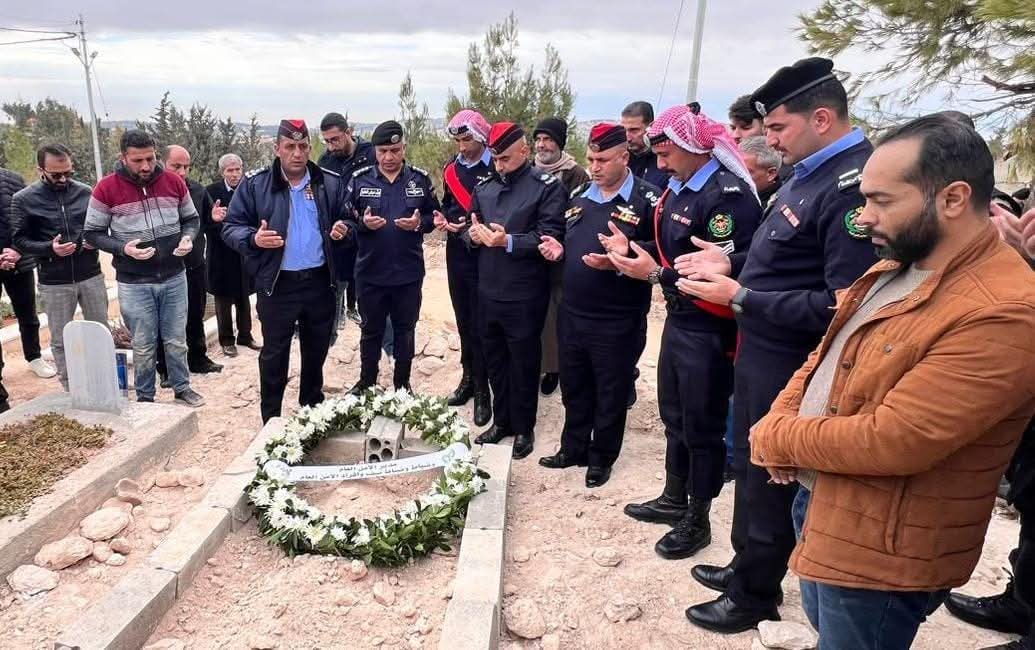 العميد  هيثم المشاقبه يشارك في تشييع جثمان العقيد المتقاعد خالد داوود محمد ربيع
