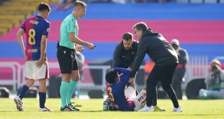 لاعب برشلونة يتعرض لأزمة صحية خطيرة .. تقيأ دما