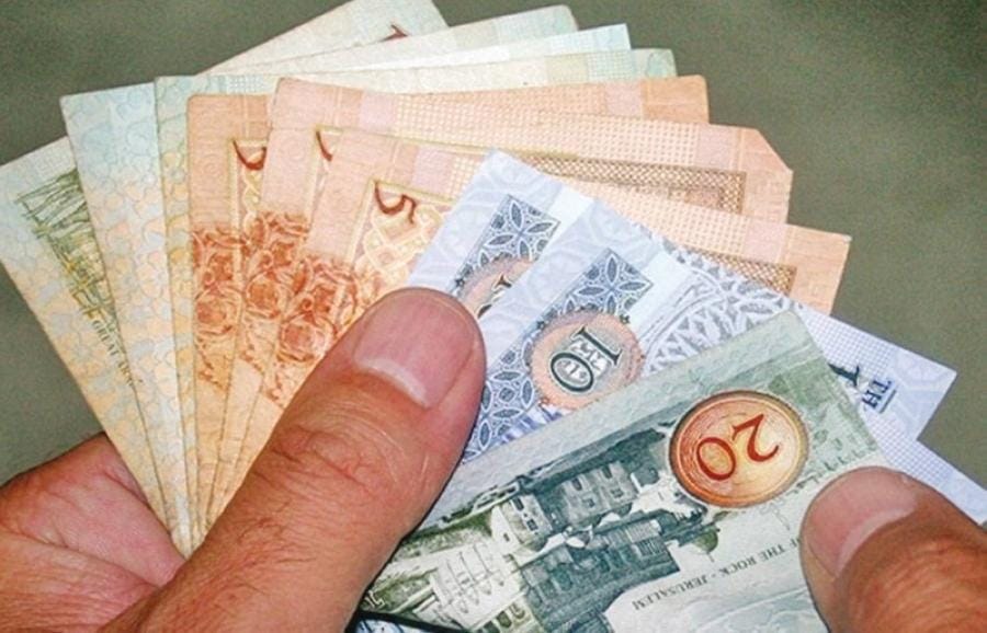 رئيس بلدية يعلن زيادة رواتب عمال المياومة
