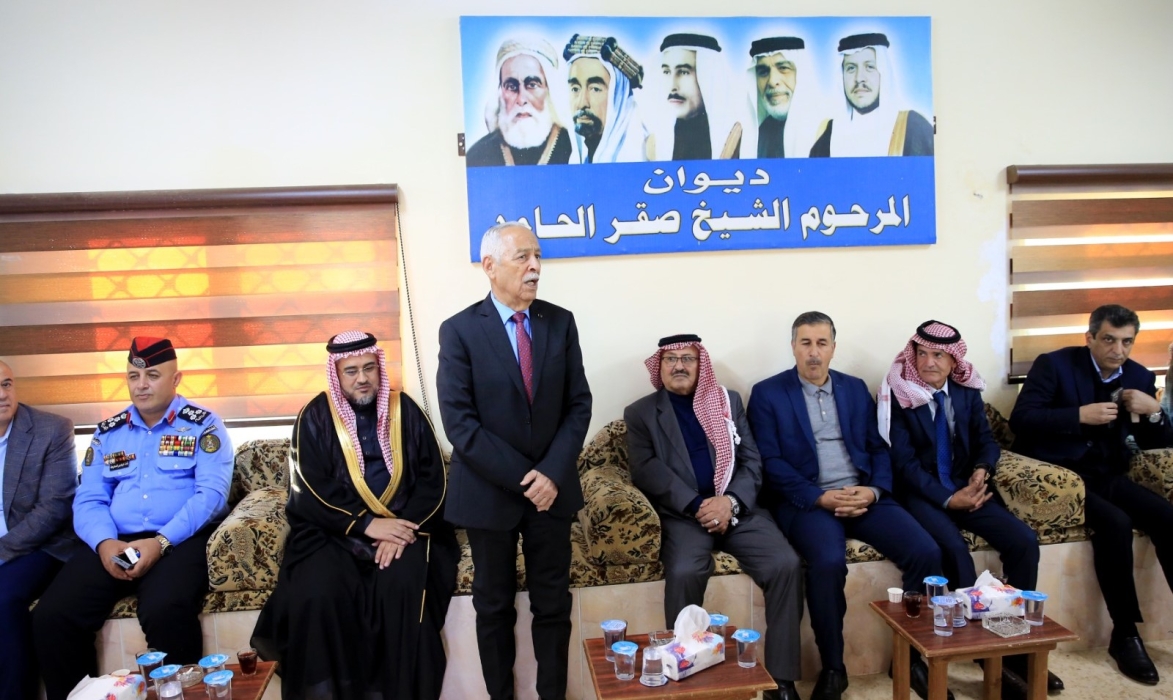 مندوبا عن الملك وولي العهد.. العيسوي يعزي عشيرتي الشوابكة والحامد...صور