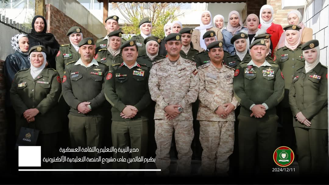 مدير التربية والتعليم والثقافة العسكرية يكرم القائمين والعاملين  على مشروع المنصة التعليمية  الألكترونية