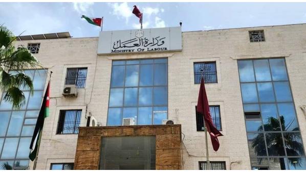 فرق لضبط العمالة المخالفة.. البكار: 54 ألف عامل غير أردني لم يجددوا تصاريح عملهم