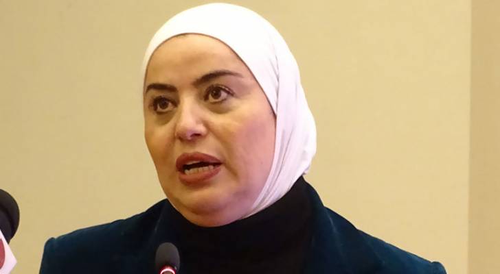 وزيرة التنمية التنمية الاجتماعية تتفقد كبار السن ممن تم إخلاؤهم إلى دارات سمير شما