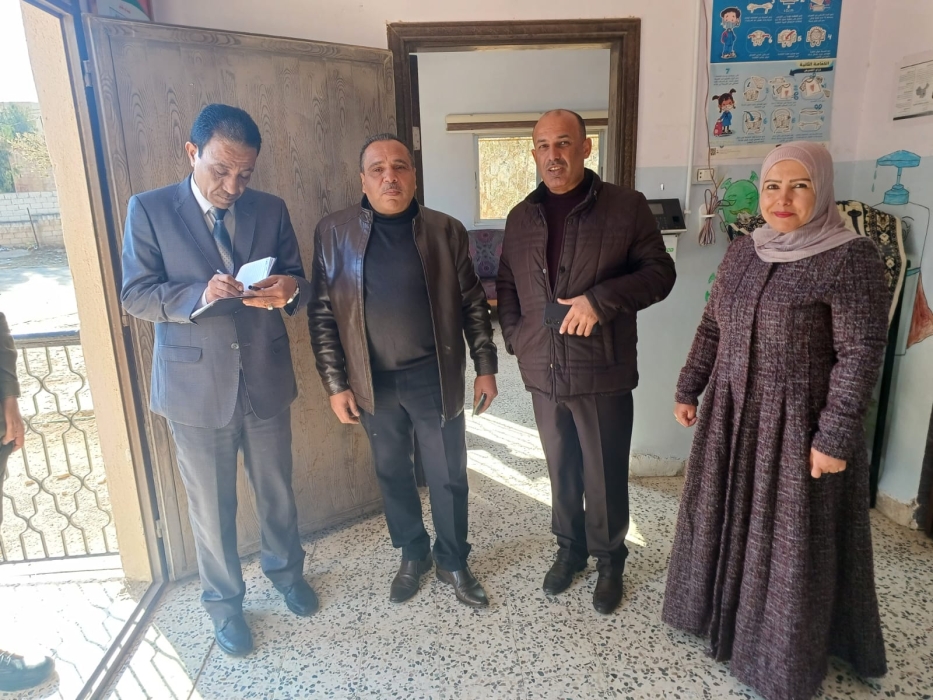 متصرف لواء الموقر ومدير التربية يتفقدان مدرسة الذهبية الشرقية الأساسية المختلطة