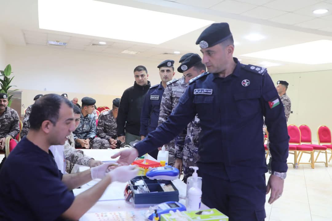 الأمن العام ينفذ حملة تبرع بالدم للمرضى الراقدين على أسرة الشفاء...صور