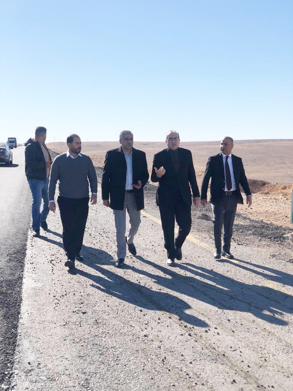 وزير الأشغال يتابع تقدم أعمال إعادة تأهيل طريق الموقر  الأزرق