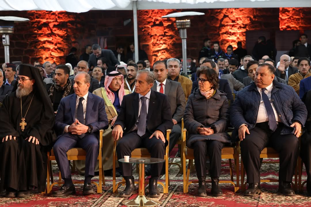 رئيس الوزراء يضيء شجرة عيد الميلاد المجيد في موقع أم الجمال الأثري المُدرَج على لائحة التراث العالمي