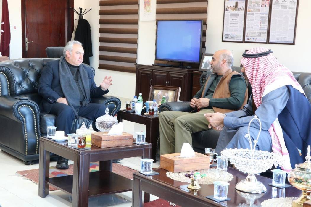 البريزات يلتقي رئيس جمعية أصحاب الرواحل العاملة في البترا لمناقشة تشغيل مسار المدرس