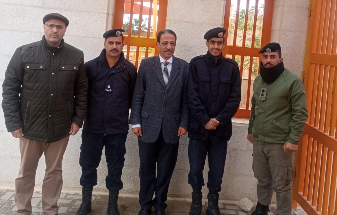 الزبن يواصل جولاته التفقدية لقاعات امتحانات الثانوية العامة التكميلية