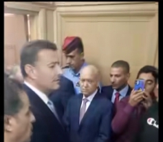 رئيس مجلس النواب يتدخل لاحتواء خلاف بين نائب وصحفيين داخل قبة البرلمان