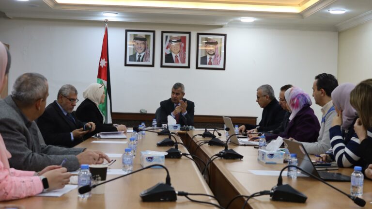 وزير الطاقة يؤكد ضرورة تطوير البنى التحتية وتحسين الفرص الاستثمارية في القطاع